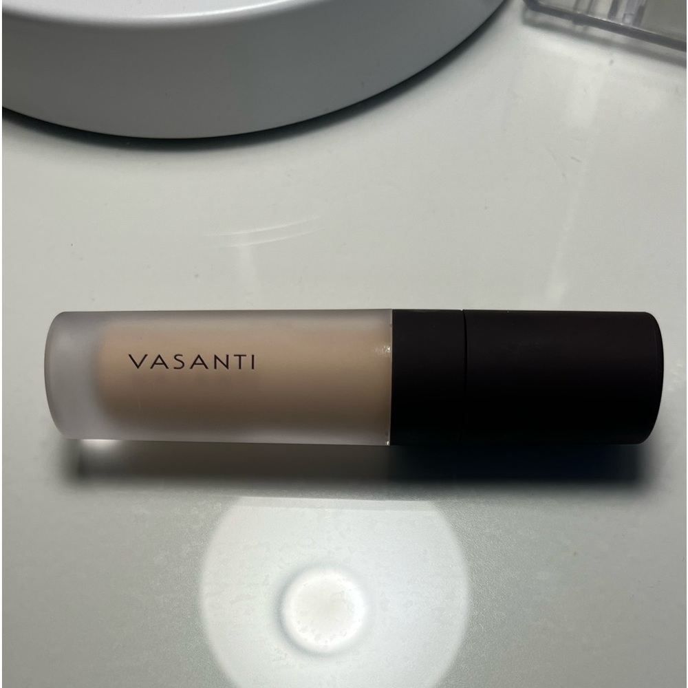 Vasanti full coverage concealer